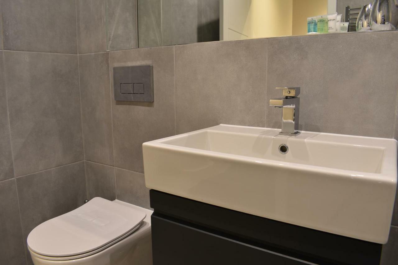 Watford Apartments Century House, Self Contained Units Luaran gambar