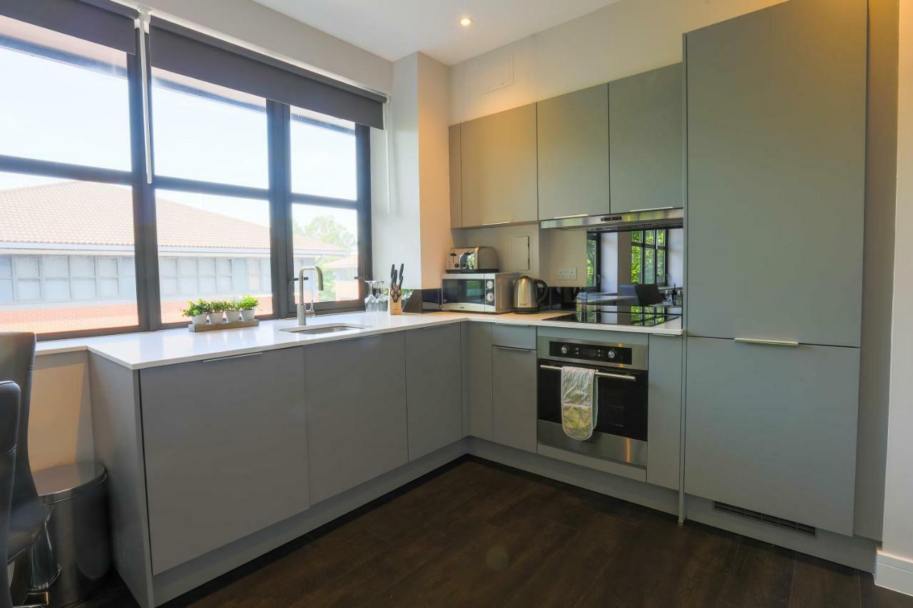 Watford Apartments Century House, Self Contained Units Luaran gambar